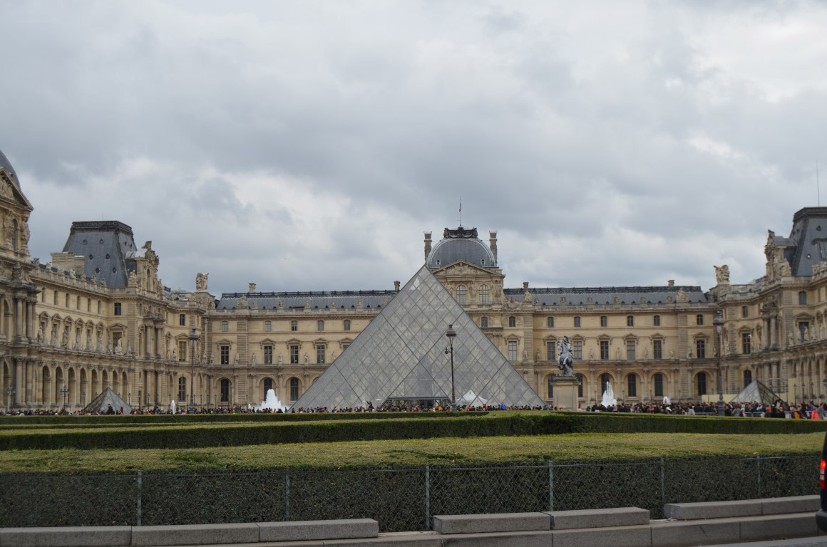 Louvre Müzesi Bahçesi