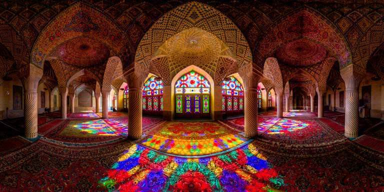 Dünyadaki En Renkli Cami Nasır El Mülk